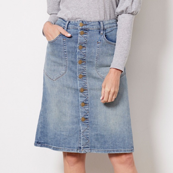 Kut from the Kloth Dresses & Skirts - KUT From The Kloth “Rose Skirt” Button Down MIDI Skirt
